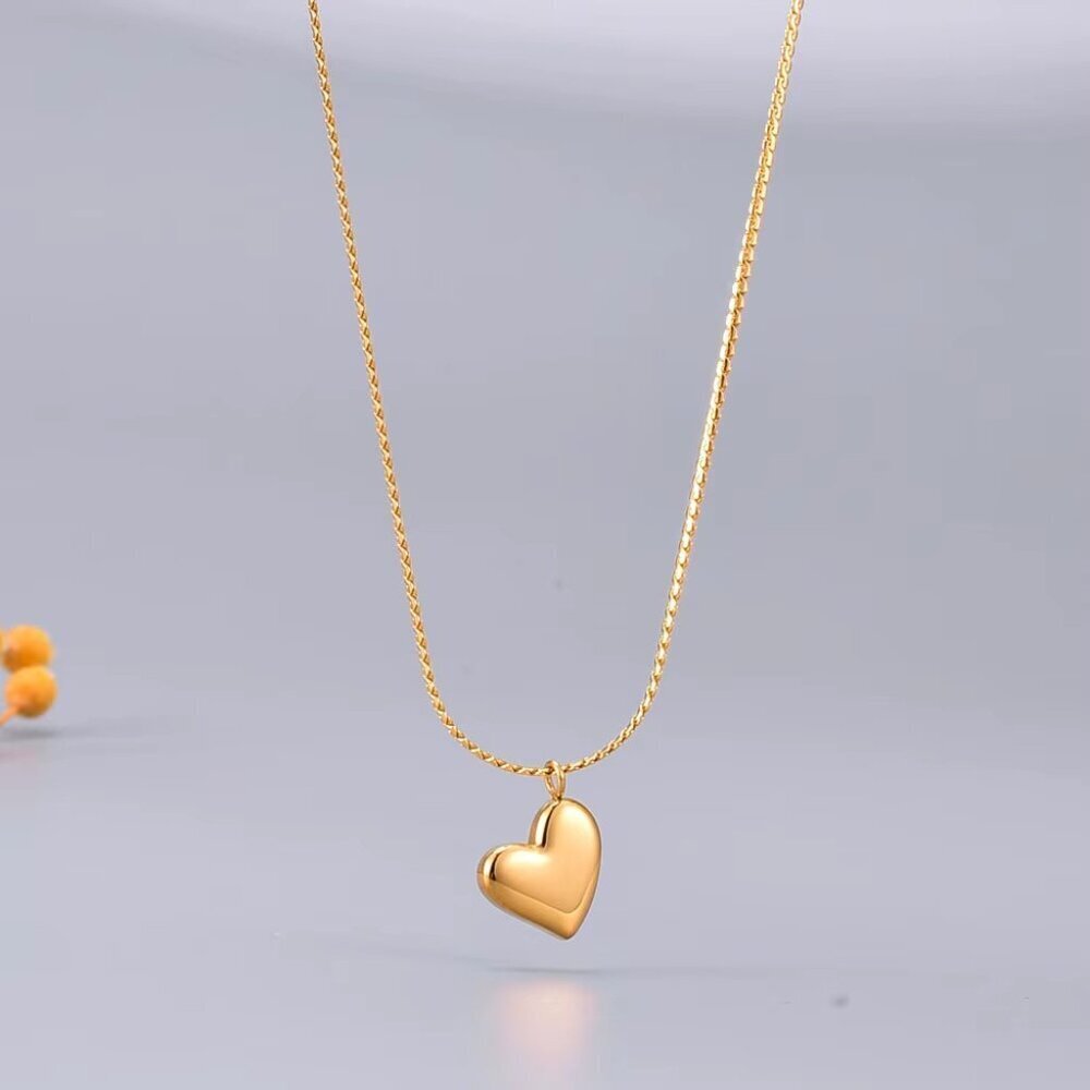 NEW 18K Yellow Gold Asymmetric Heart Pendant Necklace